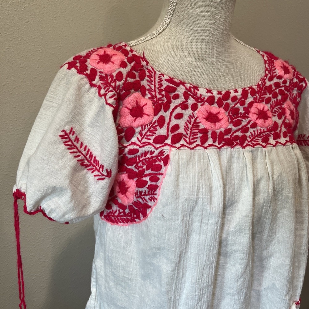 Vintage Hand-Embroidered Girls XL Linen Shirt Hispanic Gauzy Pockets Pink White - Picture 2 of 7